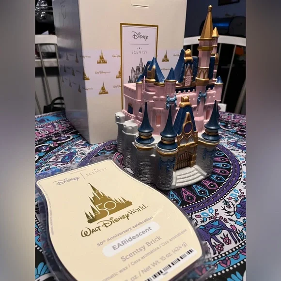🏰 Disney Castle Scentsy Warmer ✨💫 - Picture 5 of 8